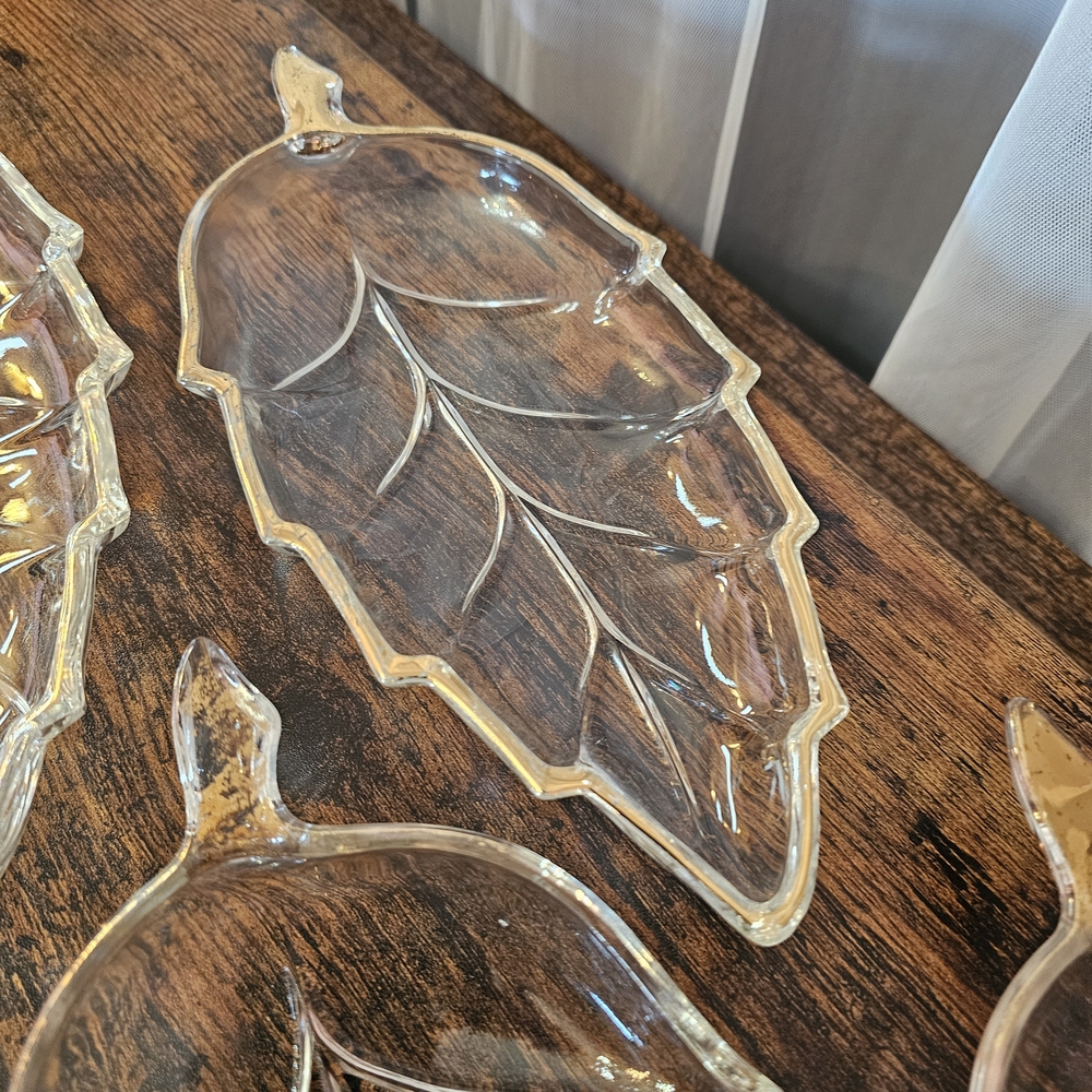 Source Unknown Transparent Leaf Glass Plates - Picture 5 of 17
